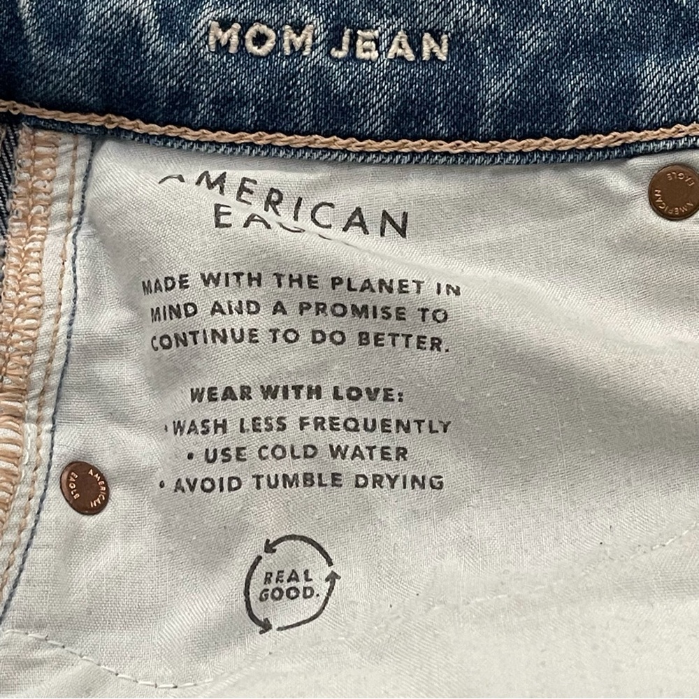 American Eagle Otfitters Strigid Ripped Distressed Mom Jean Size 4 - Picture 14 of 16